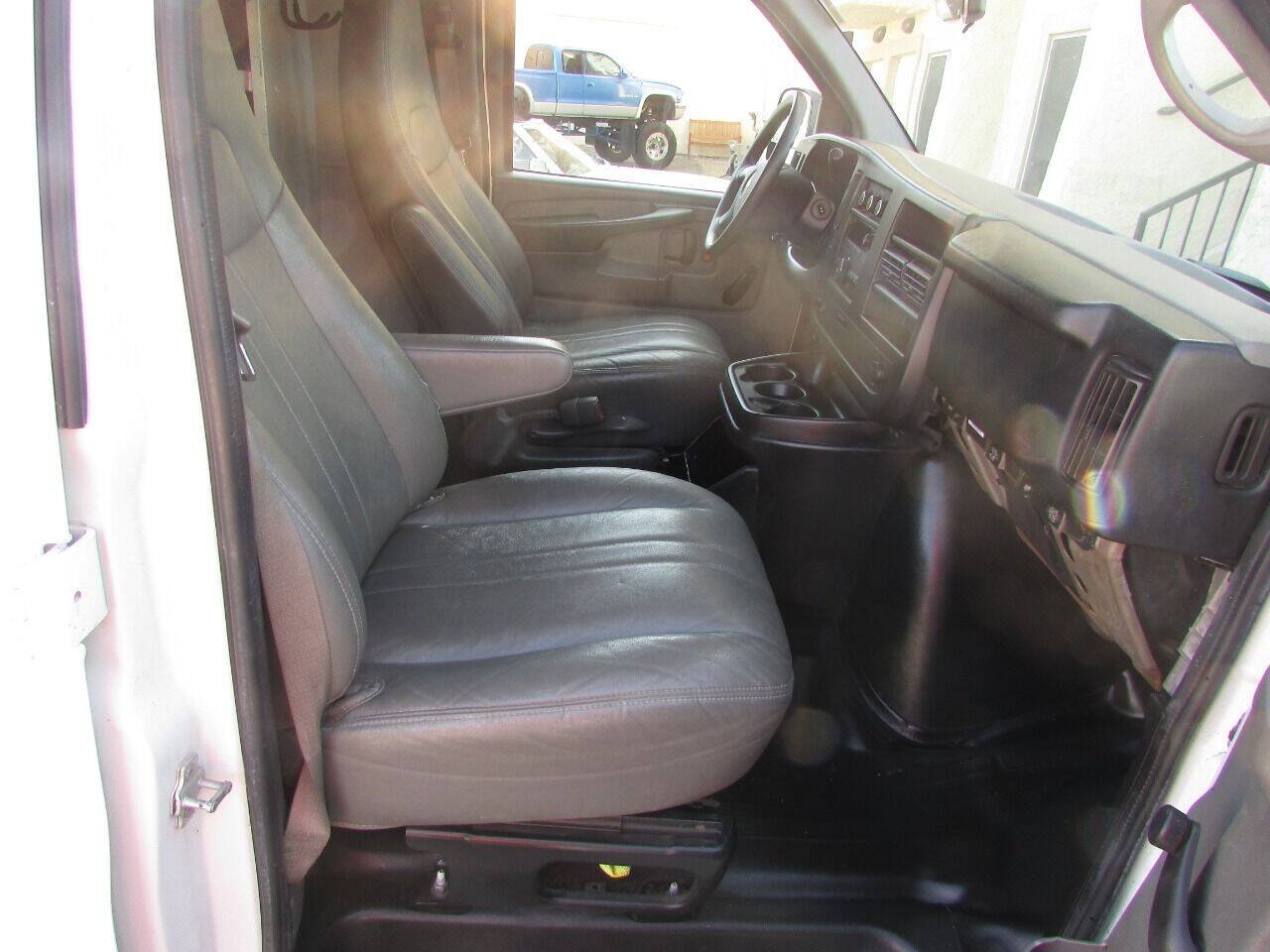 Used 2012 Chevrolet Express 1500 RWD image 22