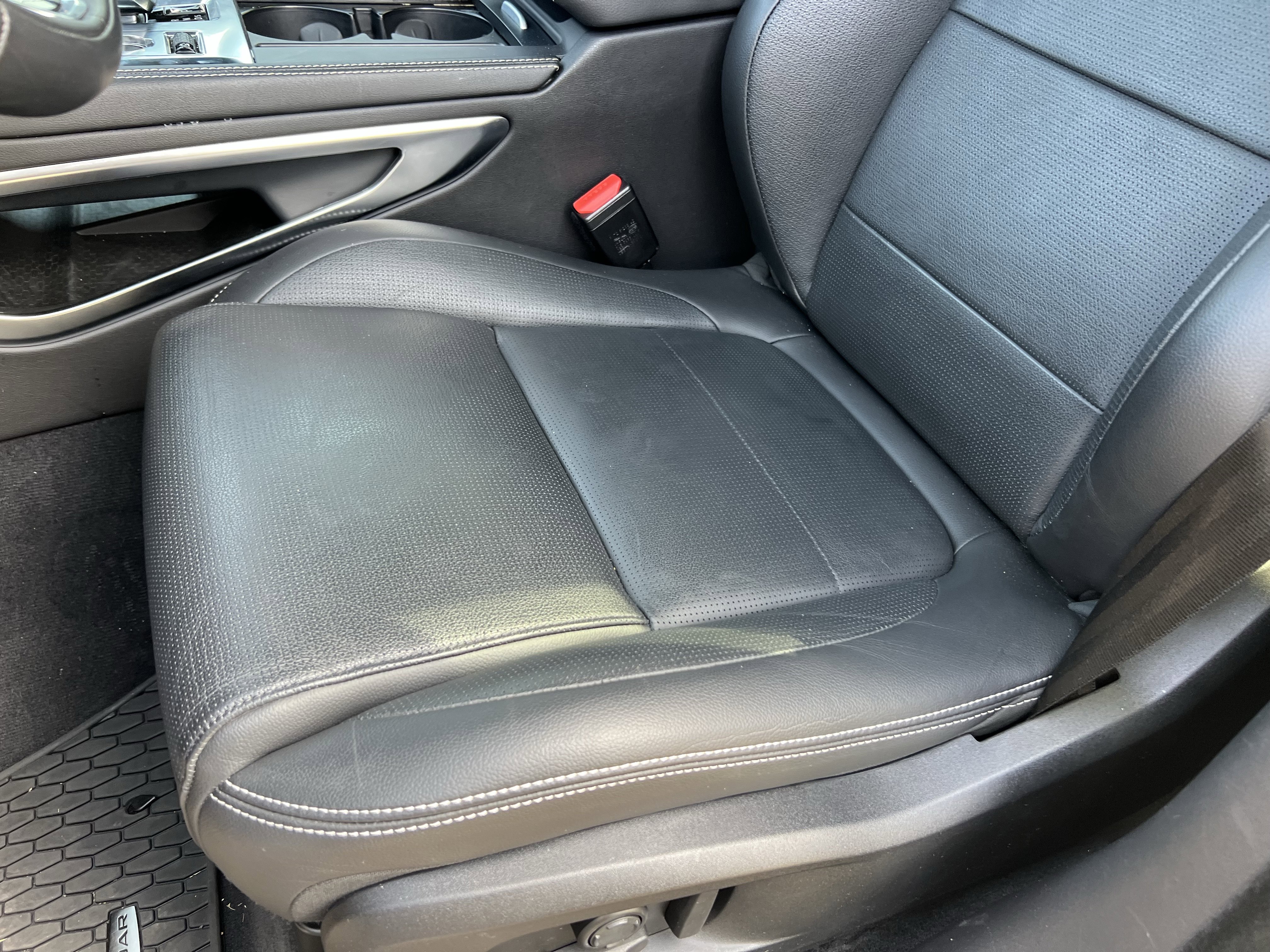 Certified 2025 Jaguar F-PACE R-Dynamic S image 16