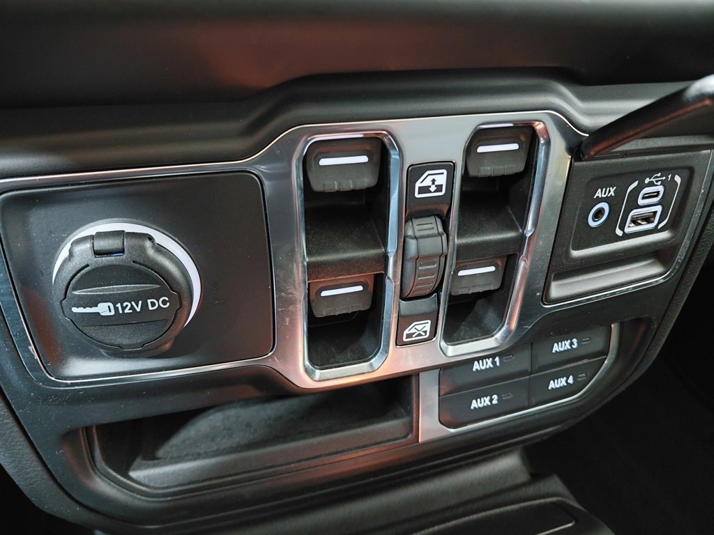 Used 2023 Jeep Wrangler Sahara w/ Cold Weather Group image 39