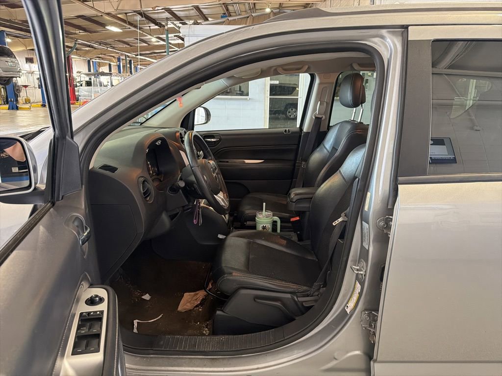Used 2016 Jeep Compass Latitude FWD image 6