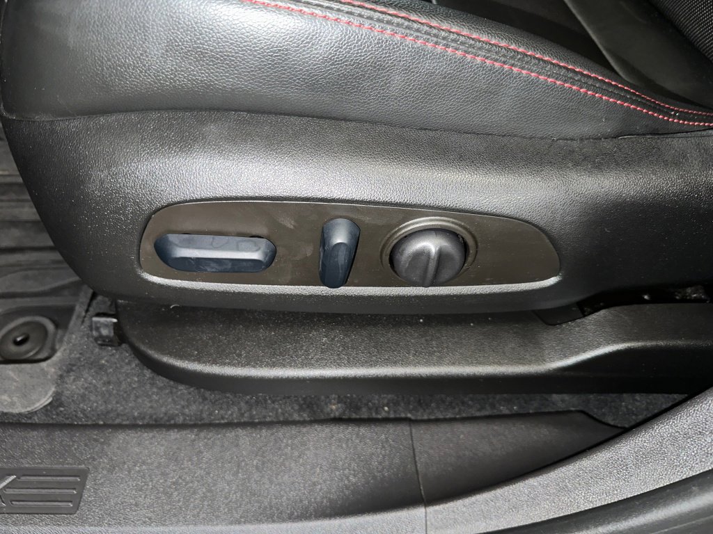 Used 2023 Chevrolet Equinox RS w/ RS Leather Package image 3