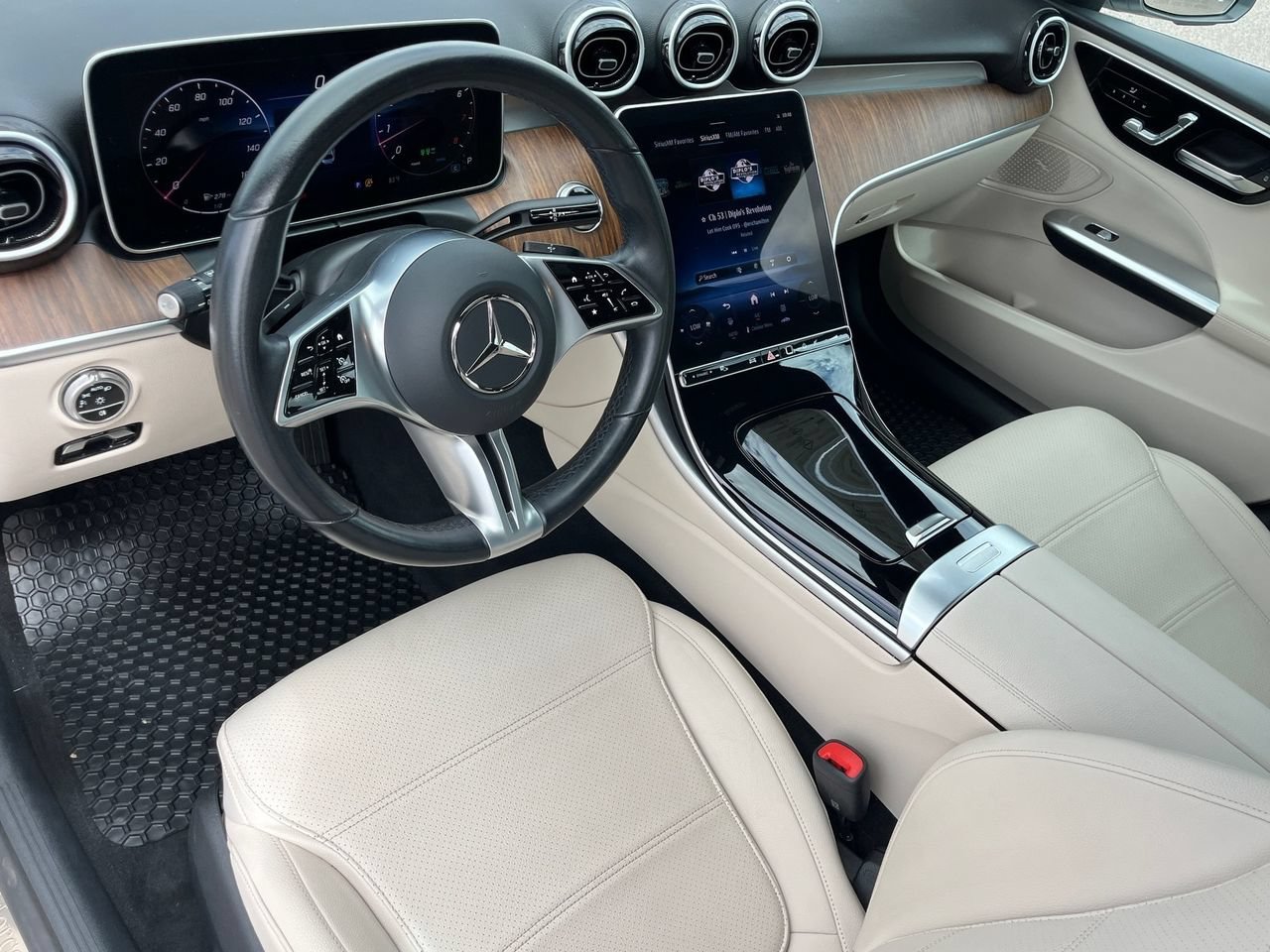 Used 2025 Mercedes-Benz C 300 Sedan image 16
