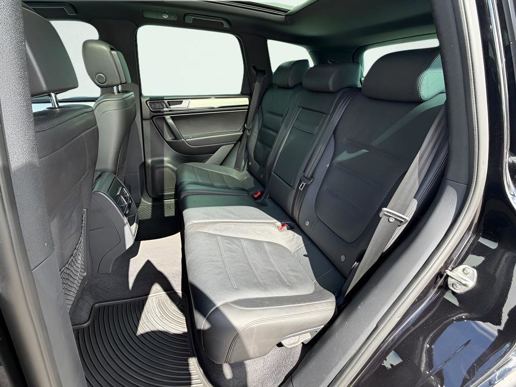 Used 2017 Volkswagen Touareg Wolfsburg Edition image 22