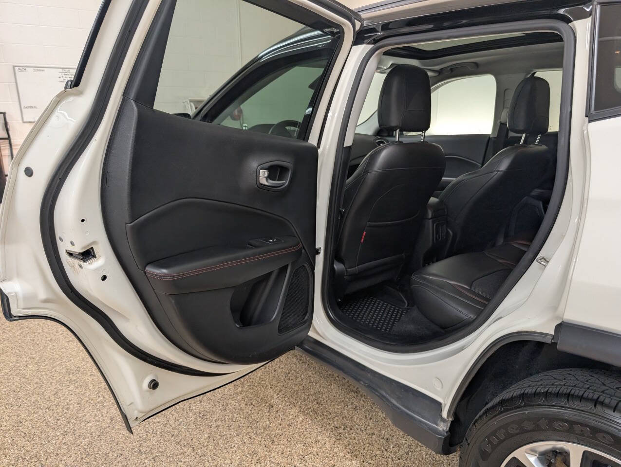 Used 2018 Jeep Compass Trailhawk w/ Navigation Group AWD/4WD image 14