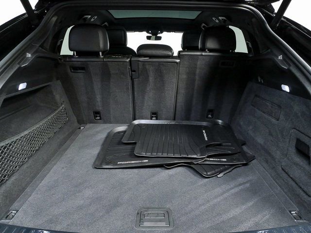 Certified 2024 Porsche Cayenne AWD image 33