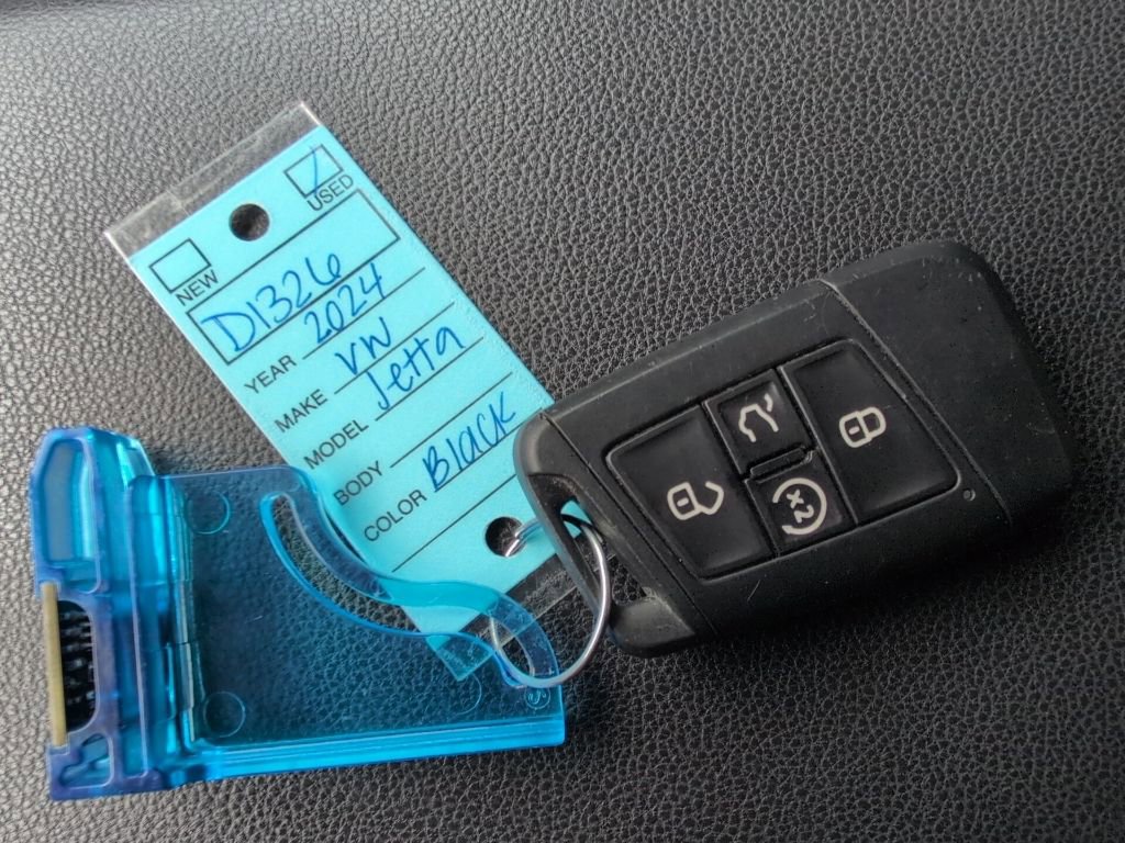 Used 2024 Volkswagen Jetta SE image 12