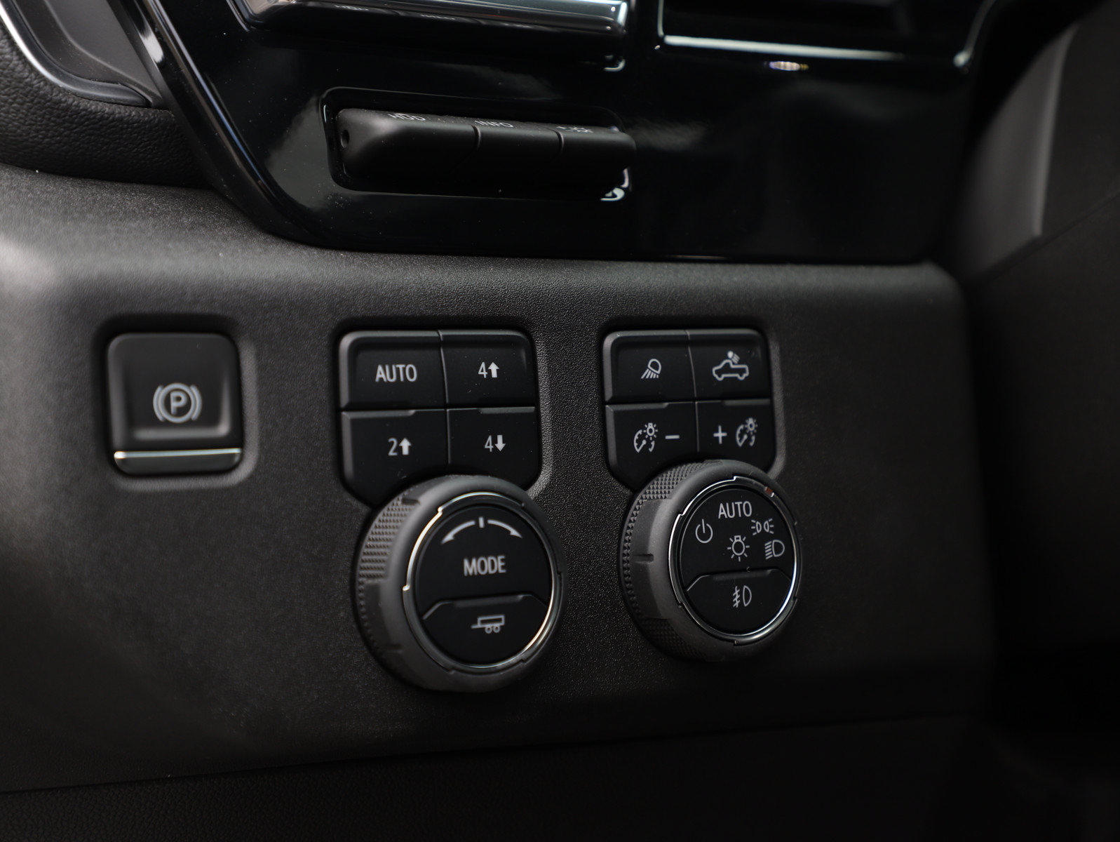 Used 2024 Chevrolet Silverado 3500 High Country w/ High Country Premium Package AWD/4WD image 28