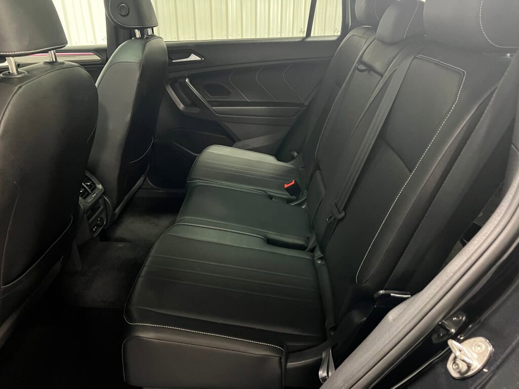 Used 2023 Volkswagen Tiguan SE R-Line image 6