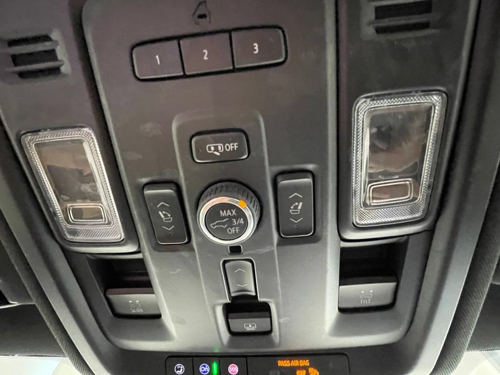 Used 2023 Chevrolet Suburban High Country AWD/4WD image 24