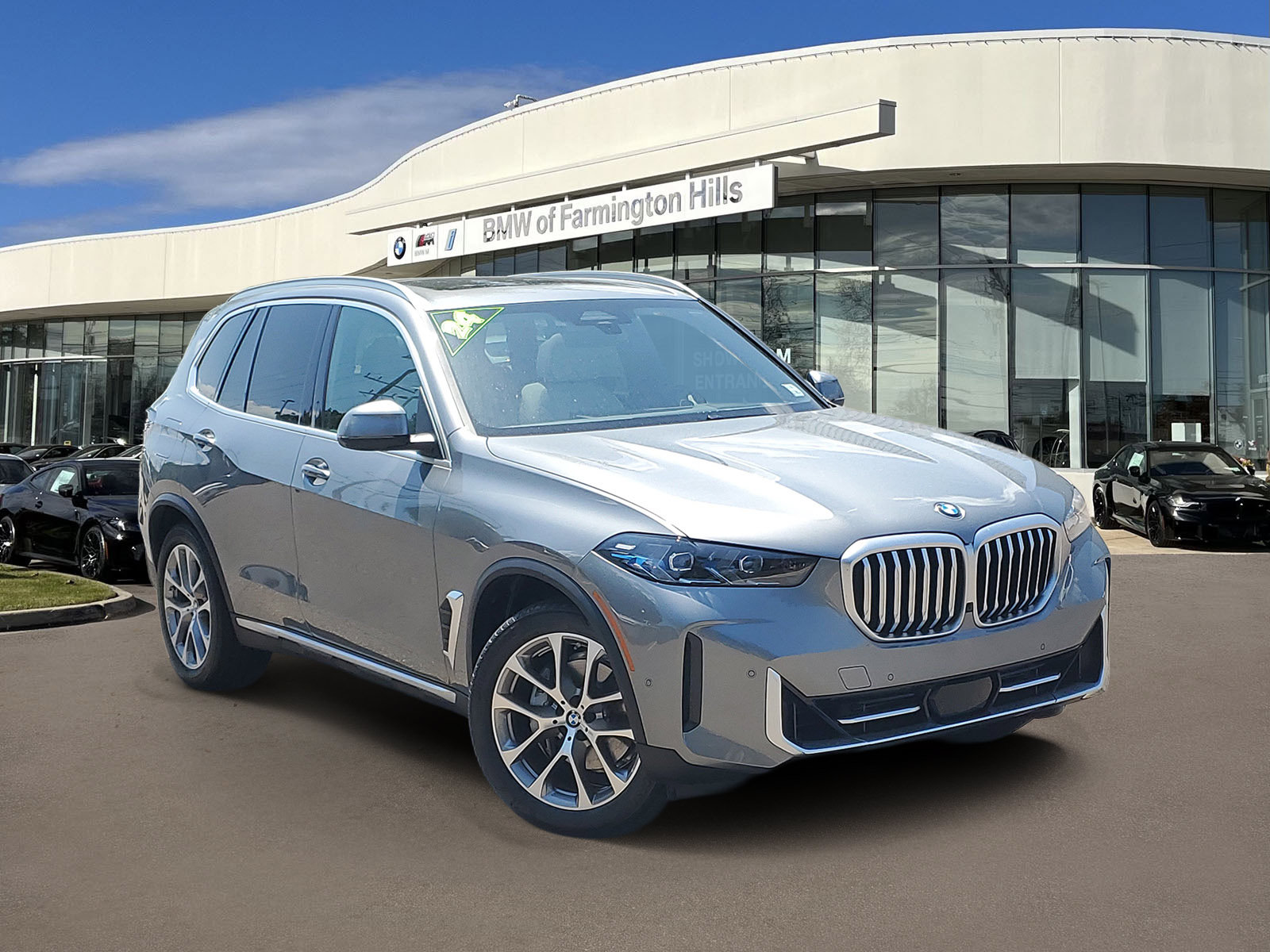 Used 2024 BMW X5 xDrive40i w/ Premium Package AWD/4WD image 3