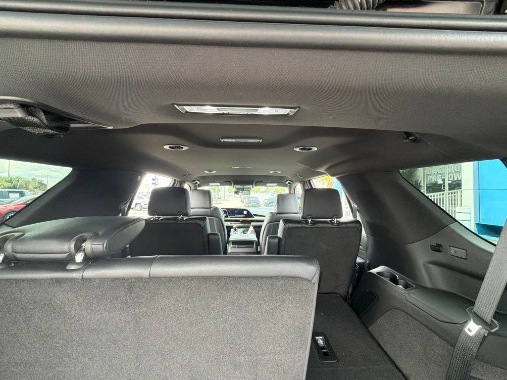 Used 2024 Cadillac Escalade Luxury RWD image 10