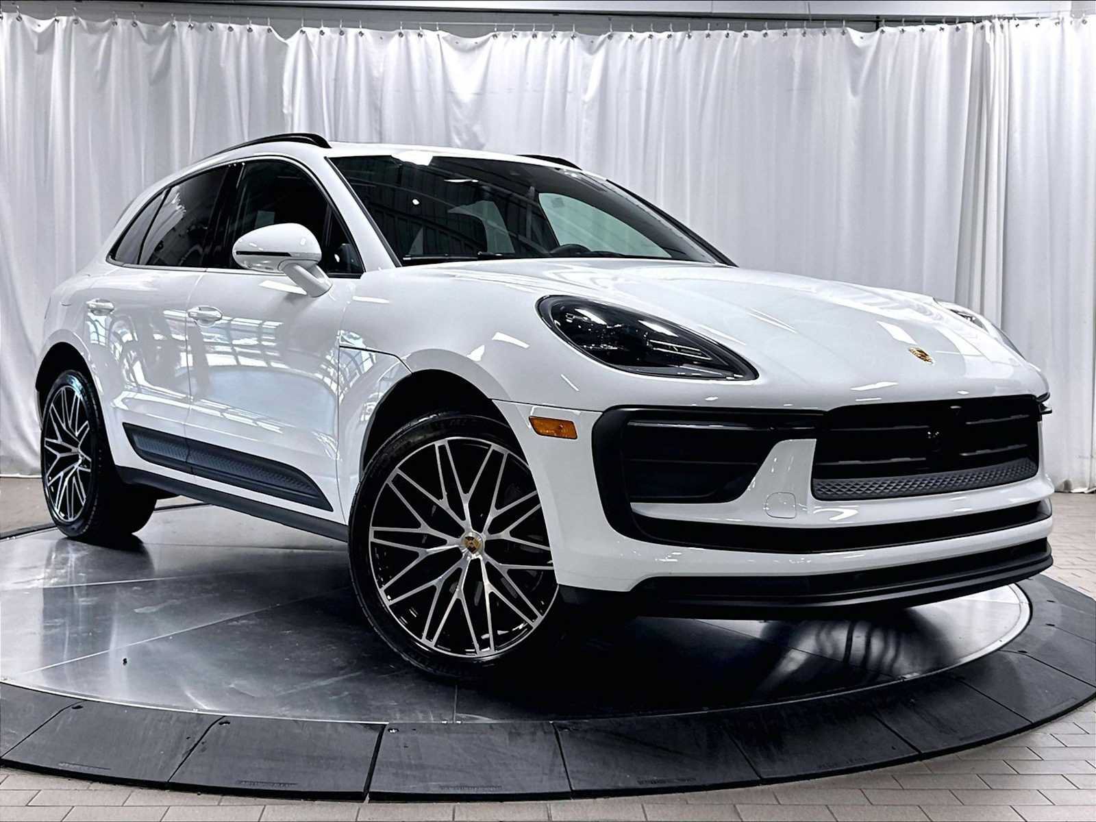 Used 2026 Porsche Macan AWD/4WD image 11