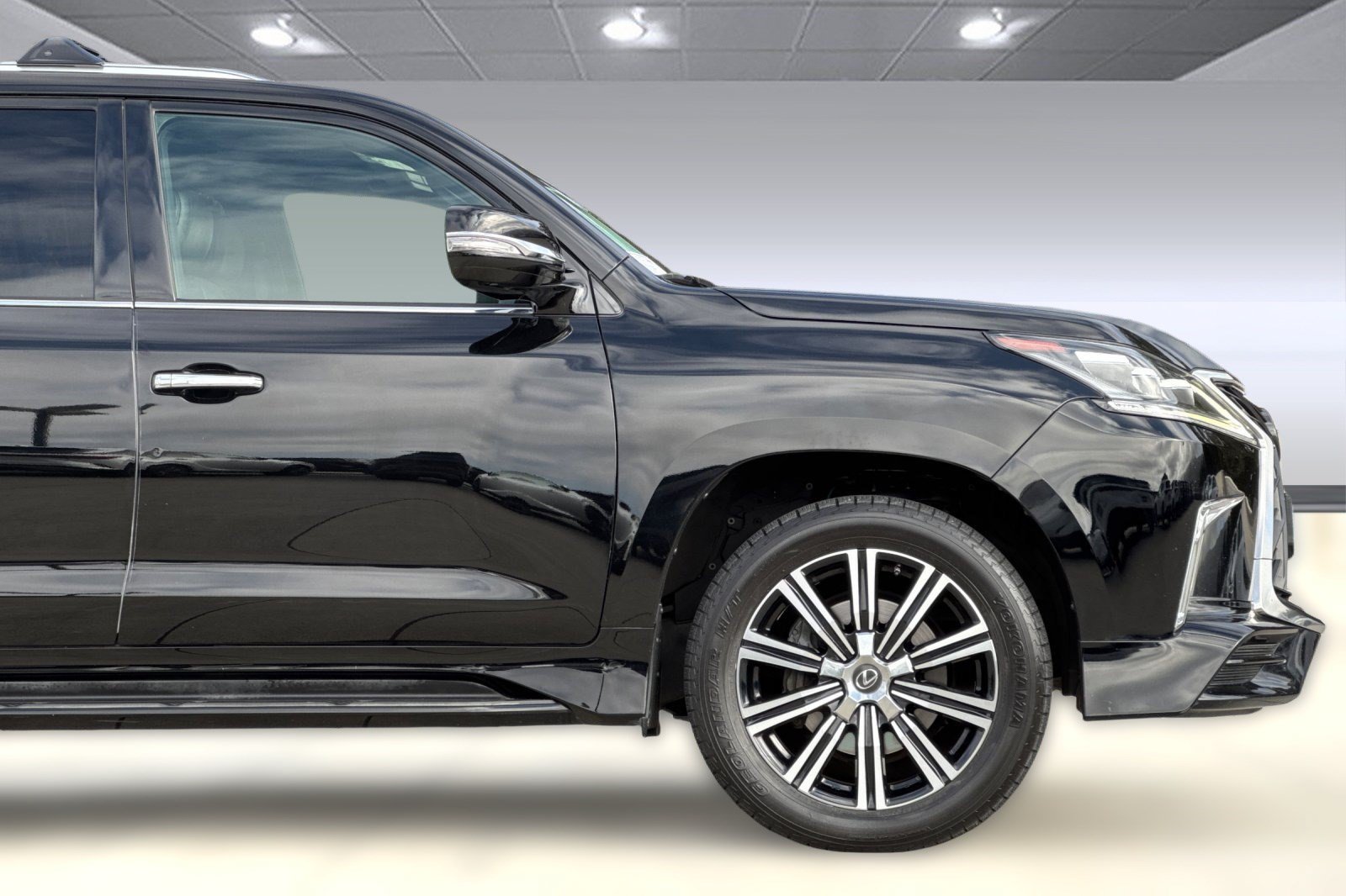 Used 2020 Lexus LX 570 4WD w/ Sport Package image 39