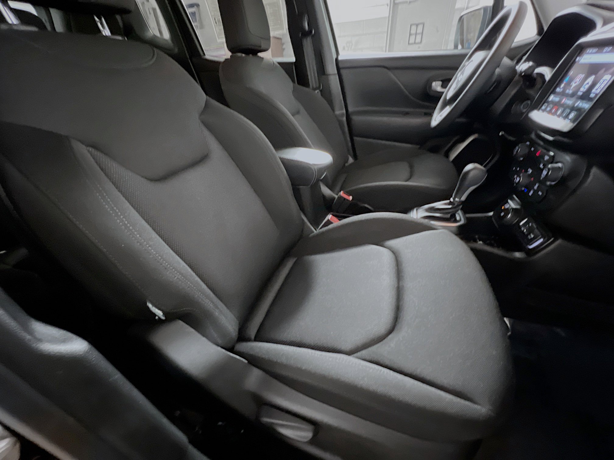 Used 2023 Jeep Renegade Latitude image 31