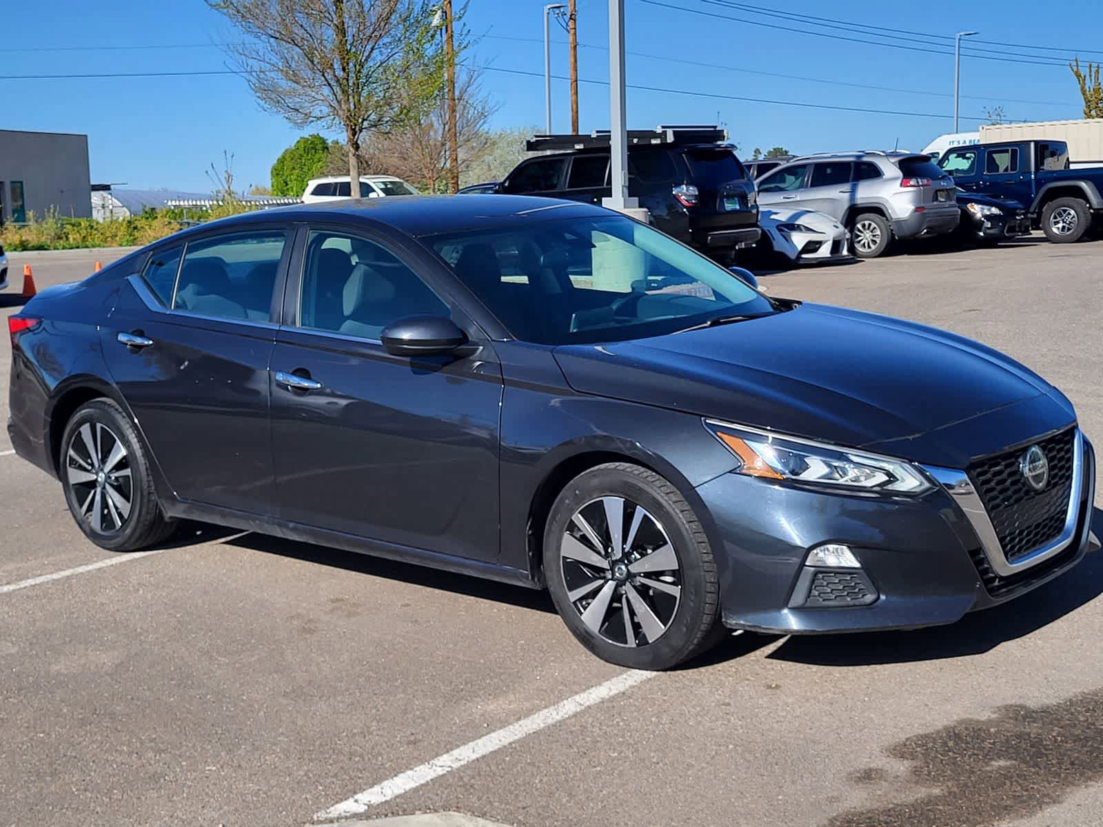 Used 2022 Nissan Altima 2.5 SV FWD image 3