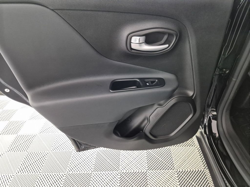 Used 2023 Jeep Renegade Latitude w/ Premium Group AWD/4WD image 29
