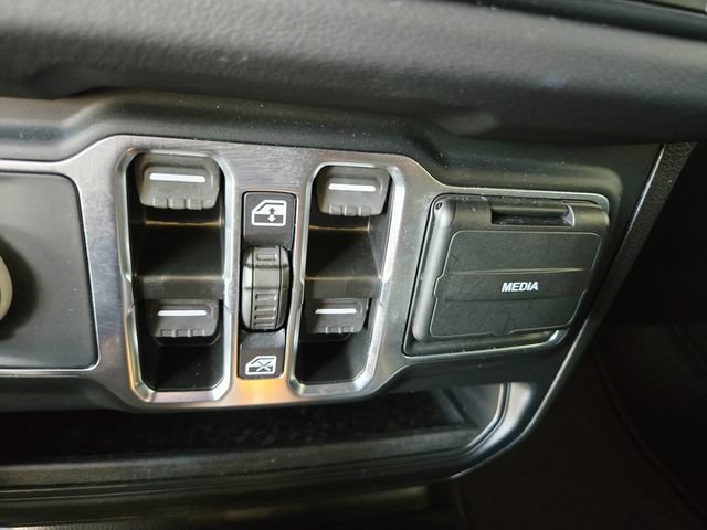 Used 2025 Jeep Wrangler Unlimited Sahara w/ Safety Group AWD/4WD image 31