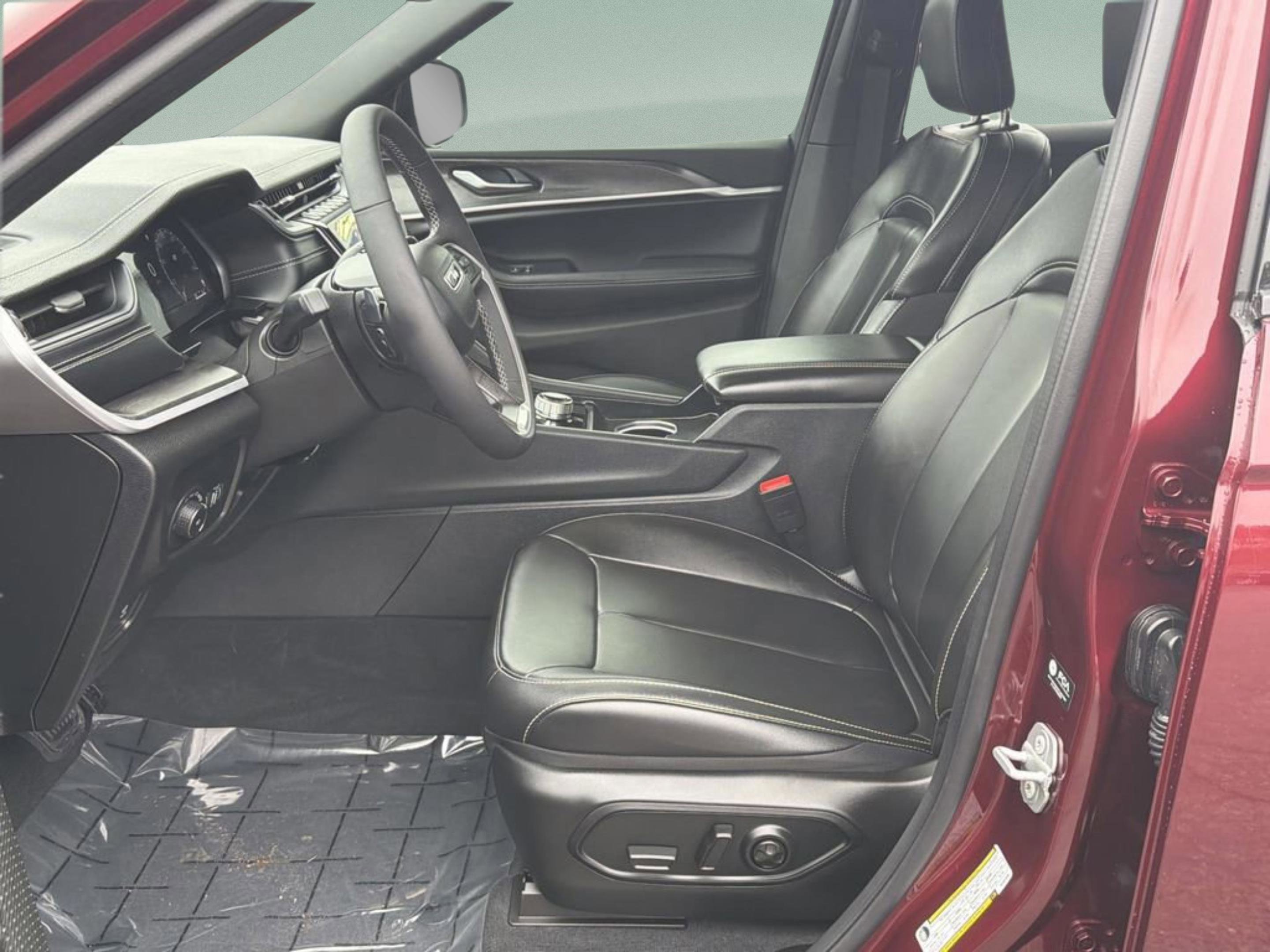 Used 2025 Jeep Grand Cherokee Limited w/ Trailer Tow Package image 27