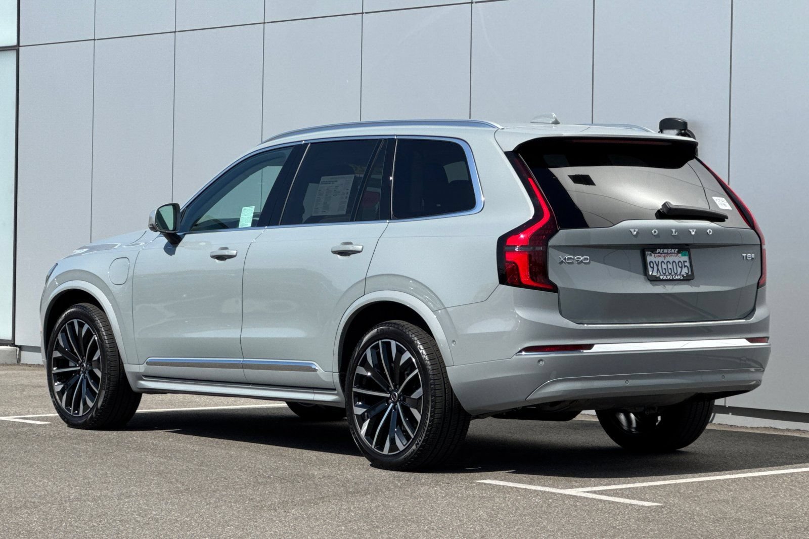 Certified 2026 Volvo XC90 T8 Ultra w/ Protection Package Premier AWD/4WD image 3