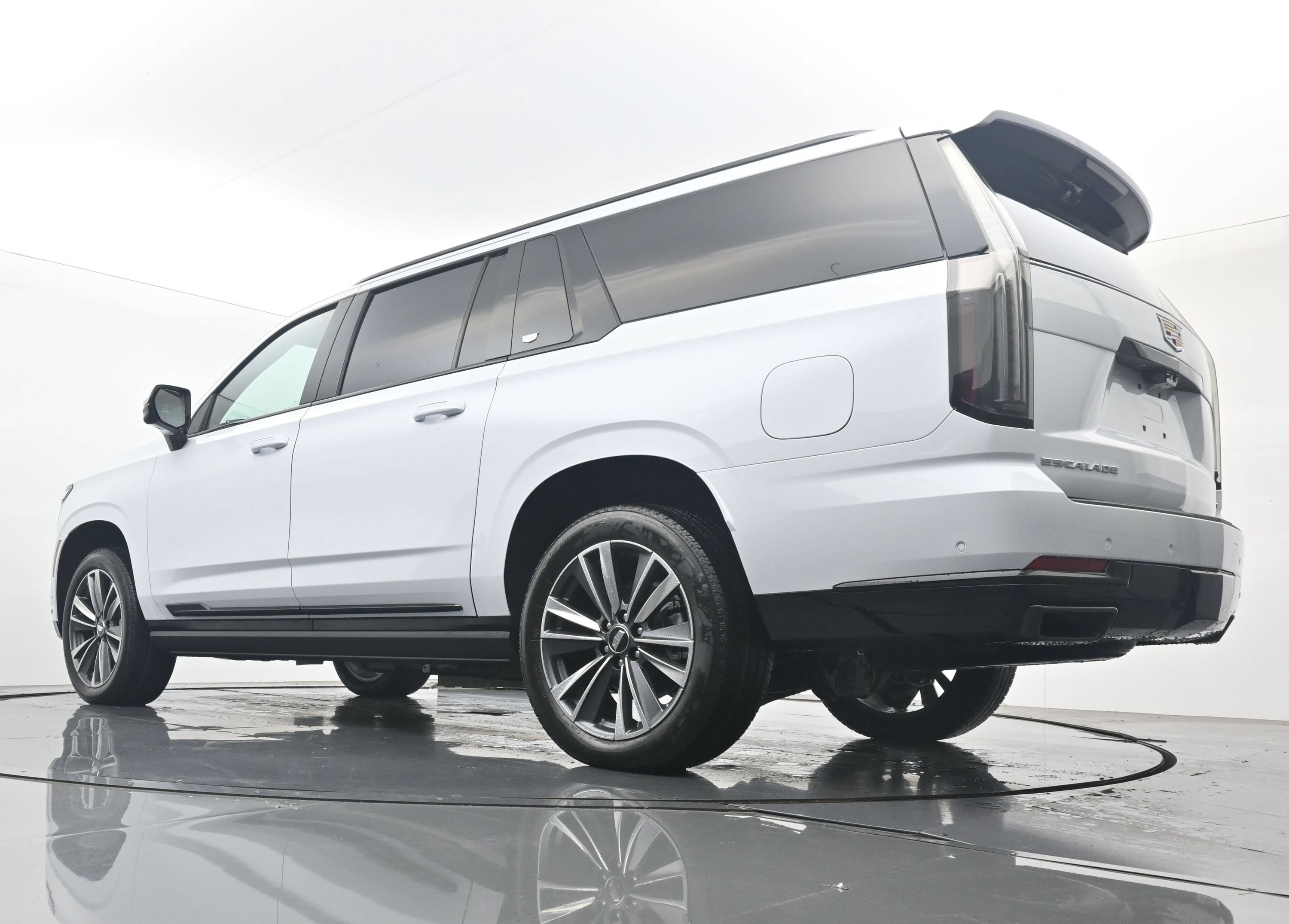 New 2026 Cadillac Escalade ESV Sport w/ Touring Package AWD/4WD image 17