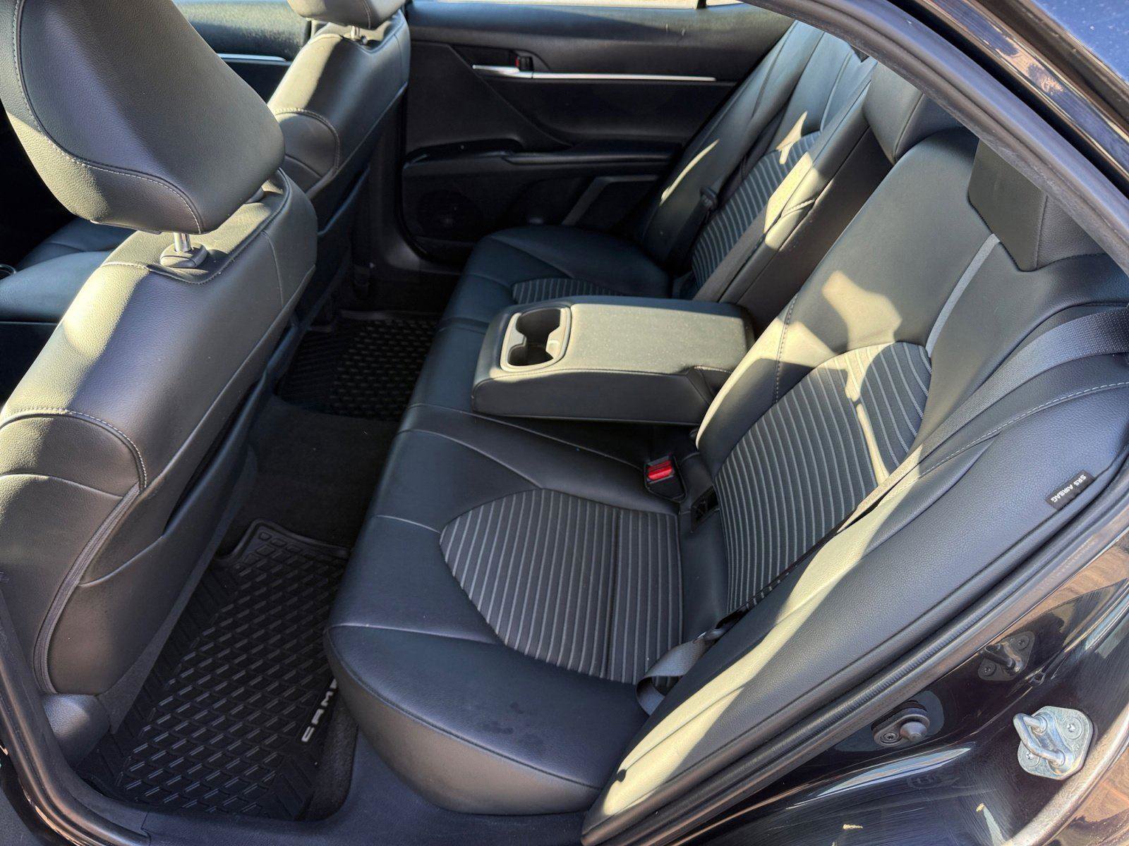 Used 2020 Toyota Camry SE image 11