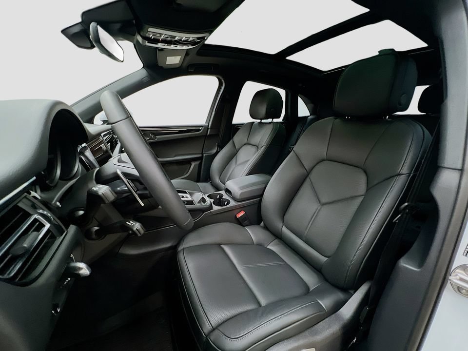 New 2026 Porsche Macan AWD/4WD image 5