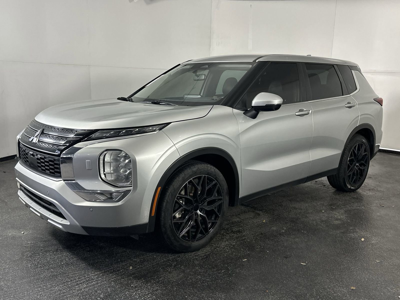 Used 2023 Mitsubishi Outlander SE AWD/4WD image 4