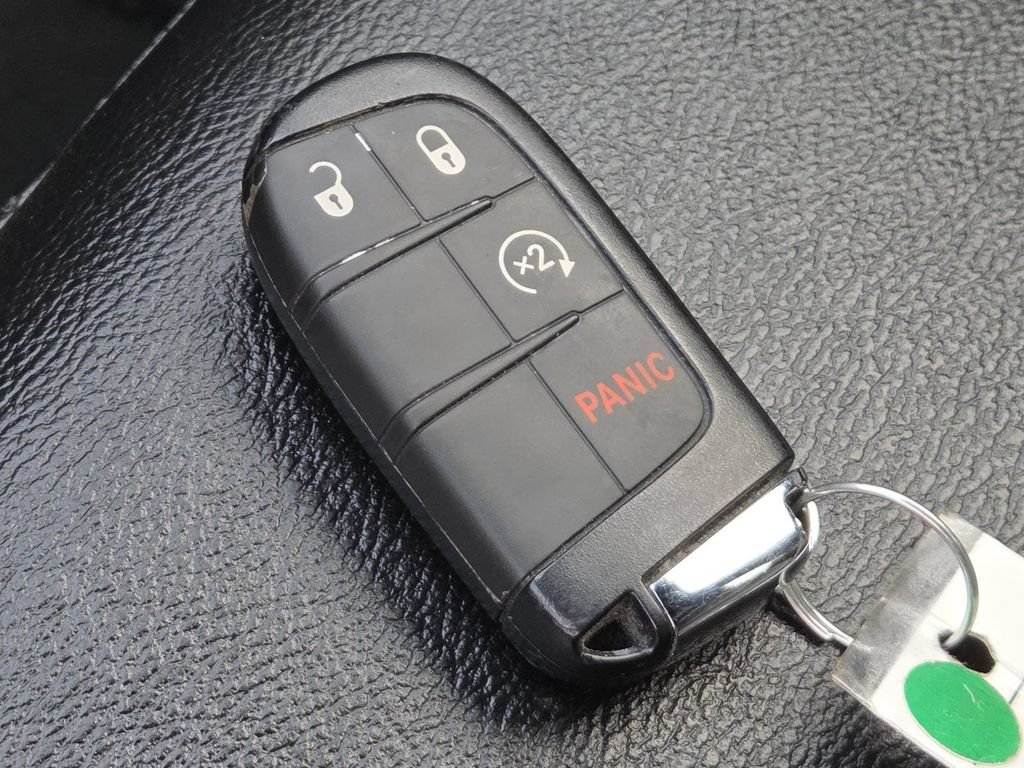 Used 2025 Jeep Compass Limited AWD/4WD image 33