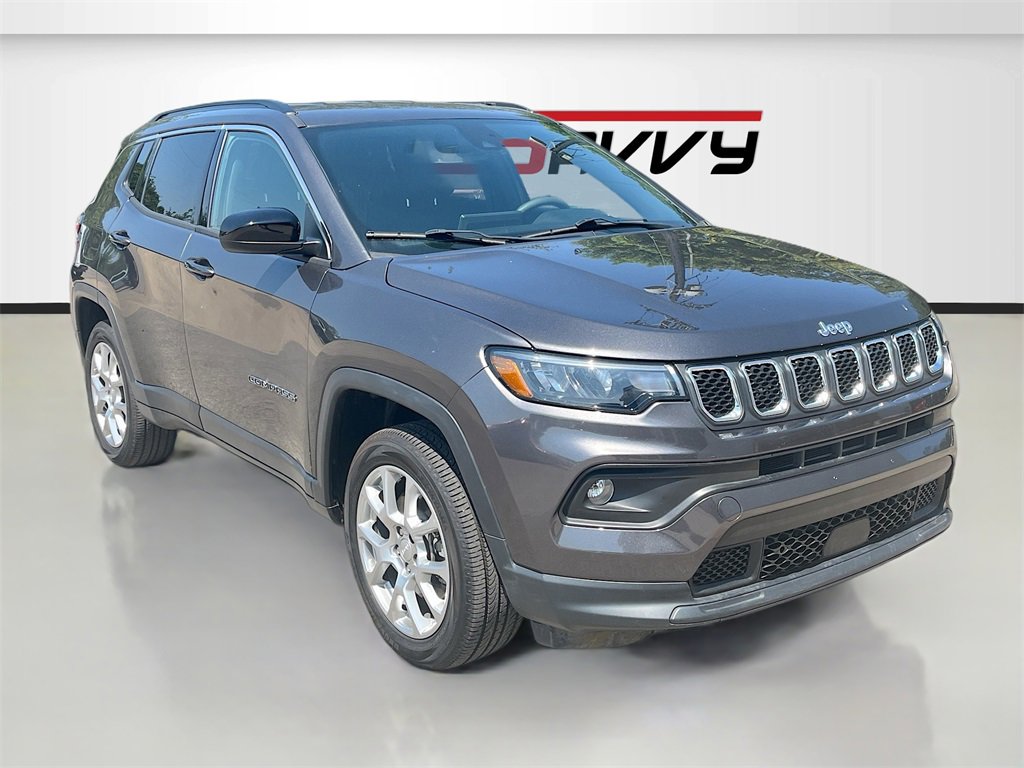 Used 2023 Jeep Compass Latitude image 1