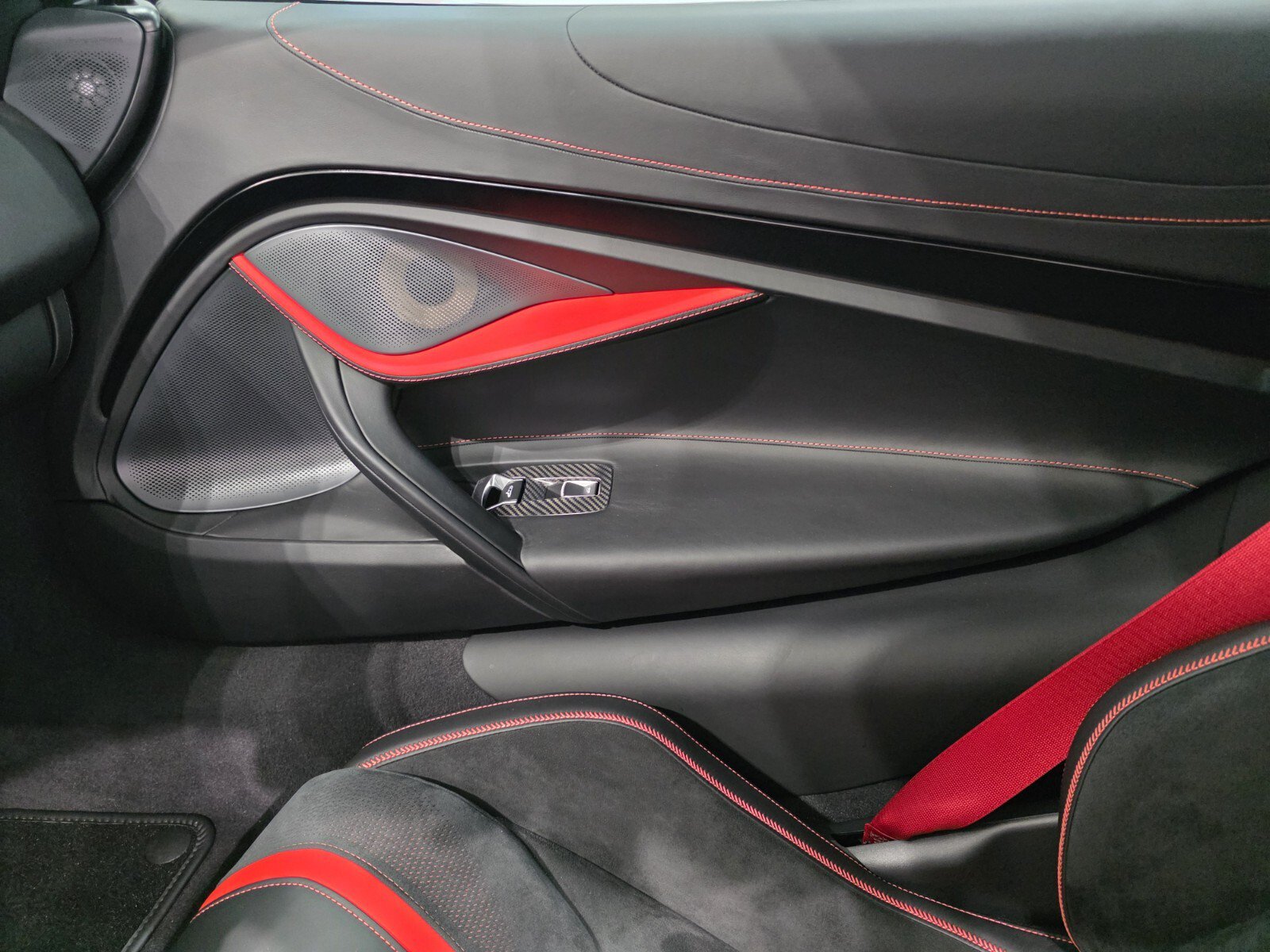 Used 2022 McLaren 720S Performance RWD image 16