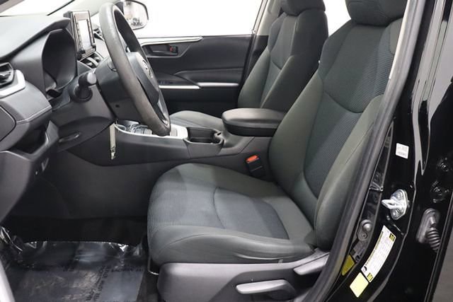 Used 2021 Toyota RAV4 LE image 8