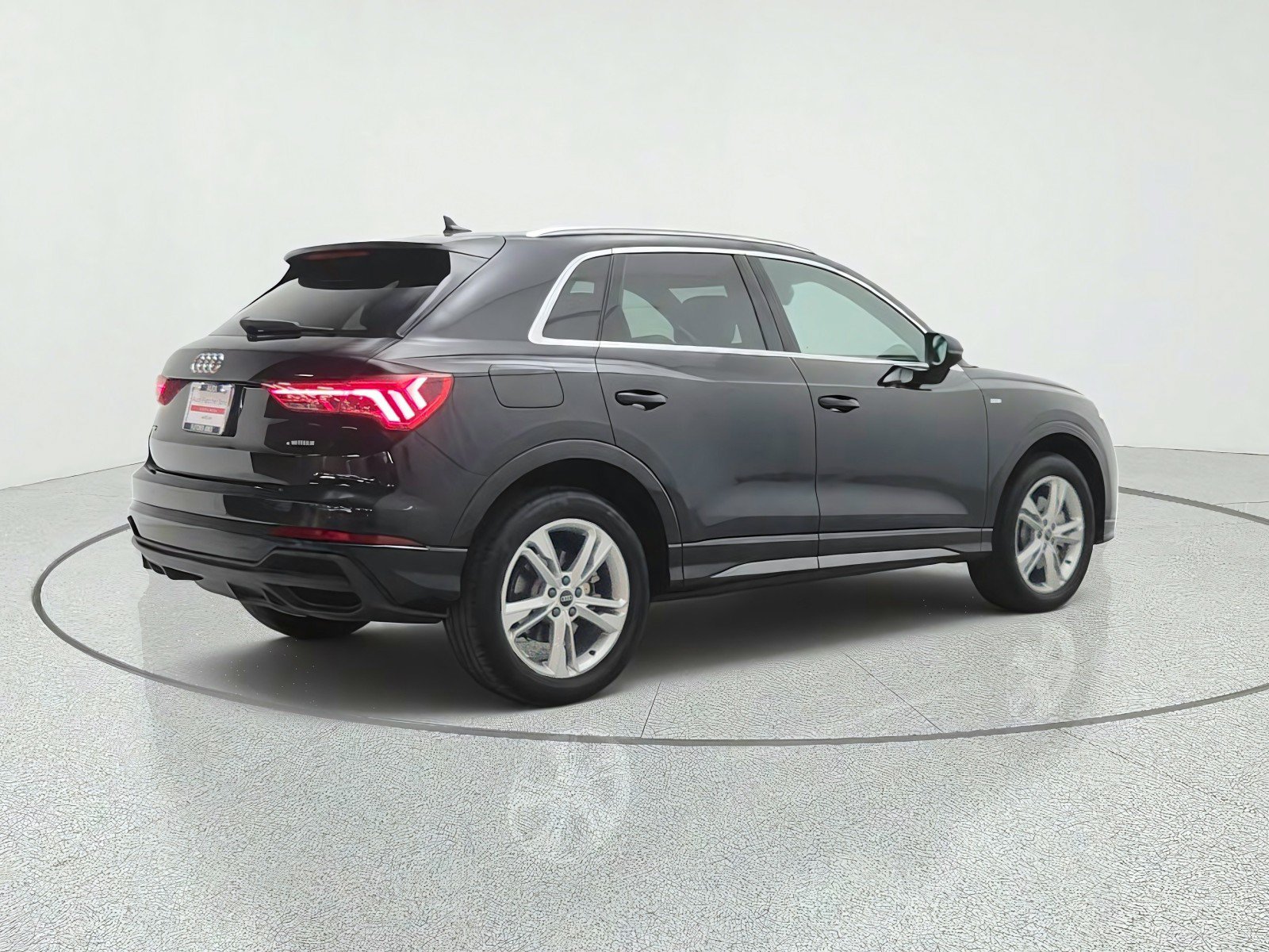Used 2024 Audi Q3 2.0T Premium w/ Convenience Package AWD/4WD image 5