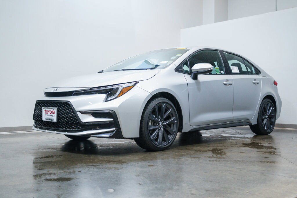 Certified 2026 Toyota Corolla SE FWD image 3