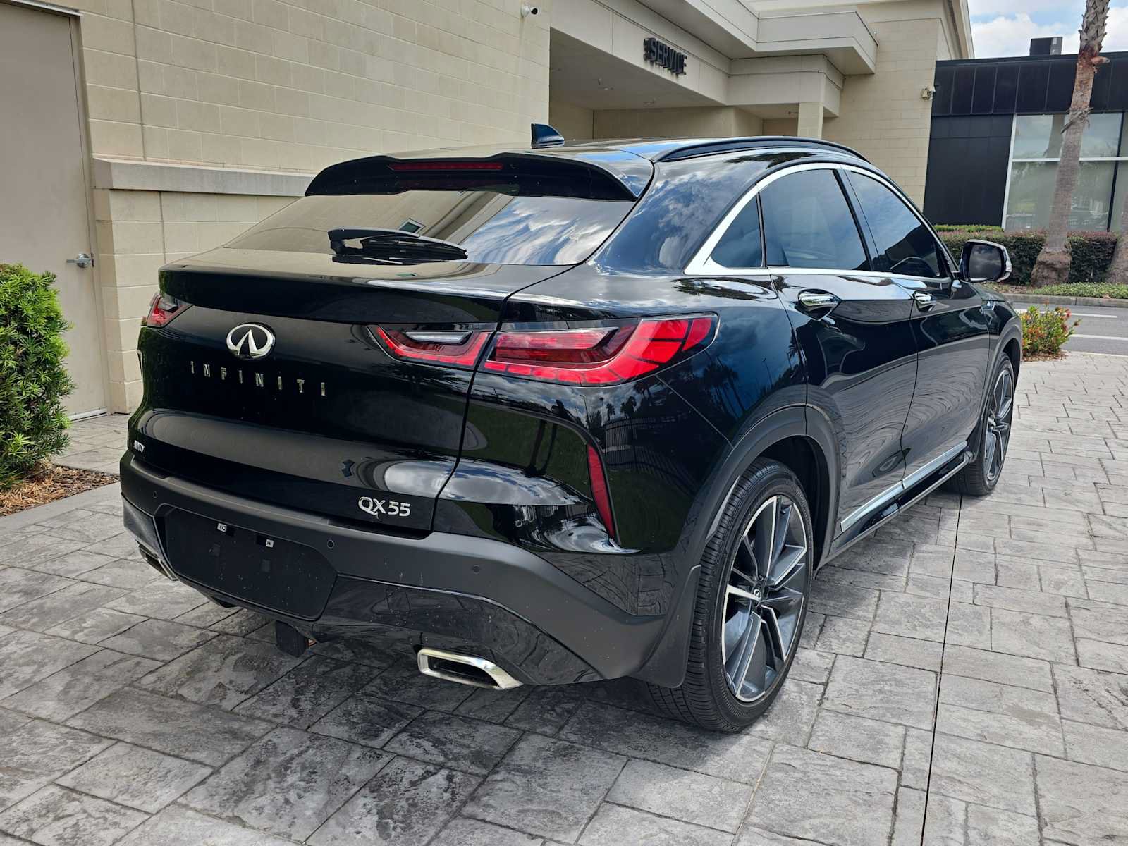 Certified 2025 INFINITI QX55 Sensory w/ Lighting Package AWD/4WD image 3