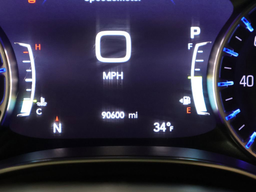 Used 2018 Chrysler Pacifica Touring-L Plus FWD image 36