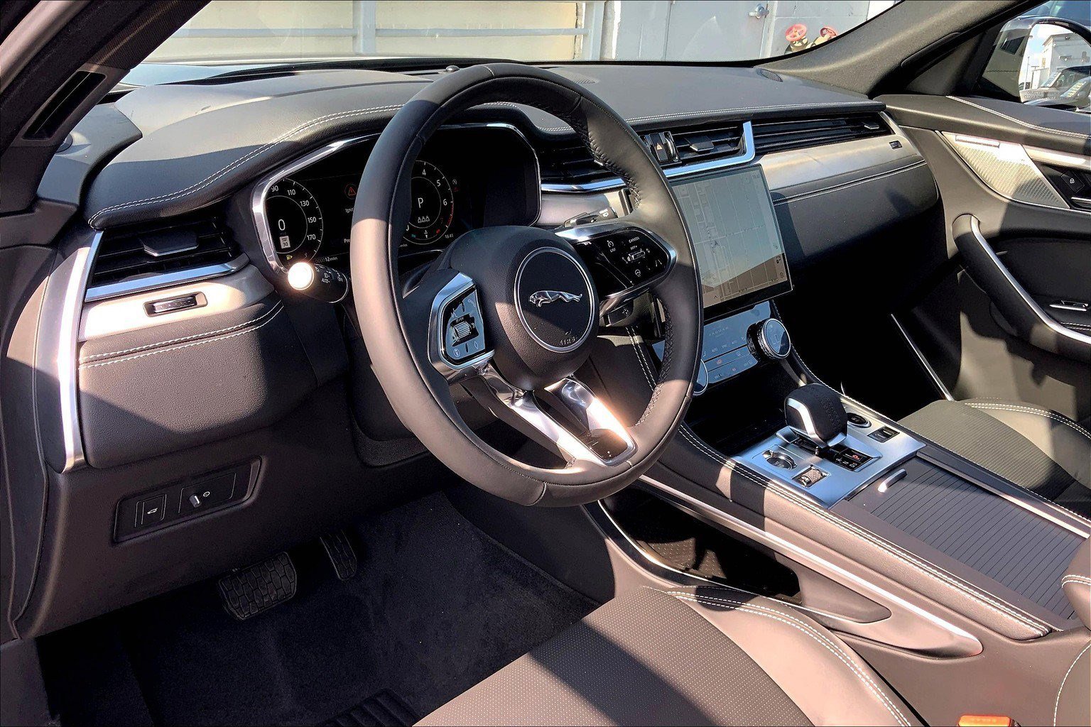 New 2026 Jaguar F-PACE R-Dynamic S image 4