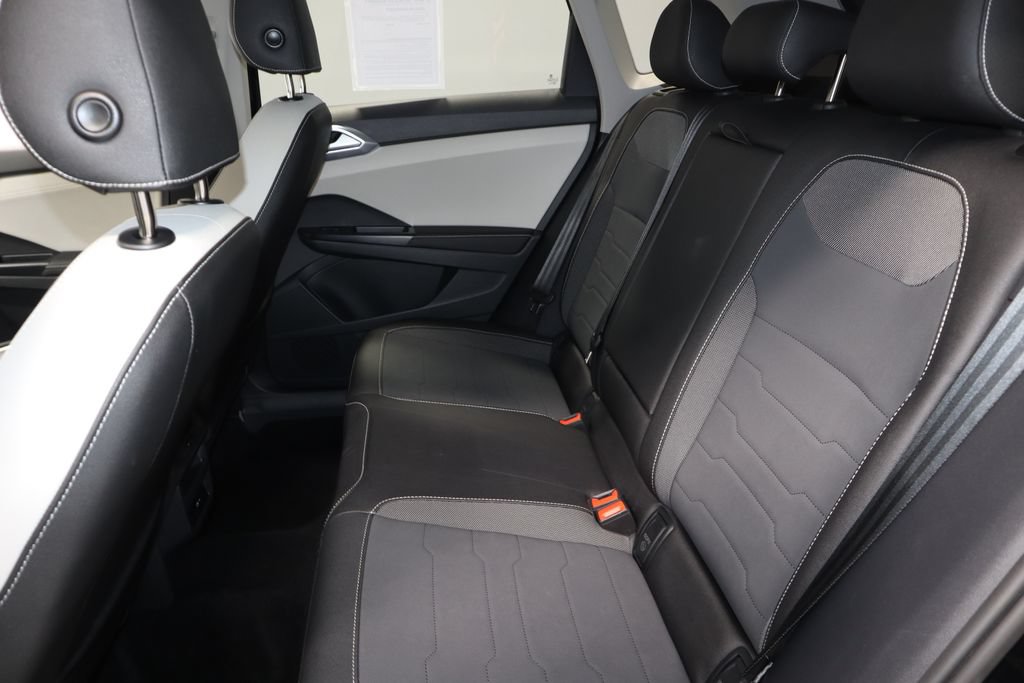 Used 2025 Volkswagen Taos SE FWD image 22