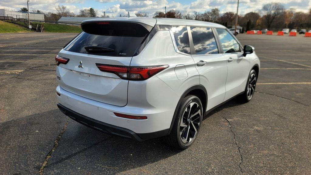 Used 2022 Mitsubishi Outlander ES image 12