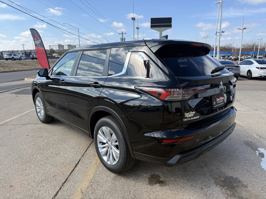New 2026 Mitsubishi Outlander ES image 4