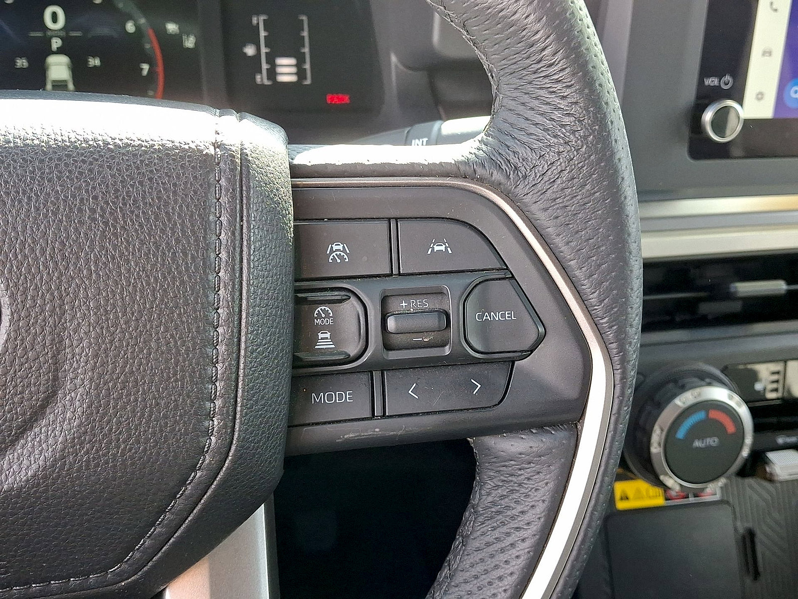 Used 2025 Toyota Tacoma SR5 w/ SR5 Upgrade Package AWD/4WD image 18