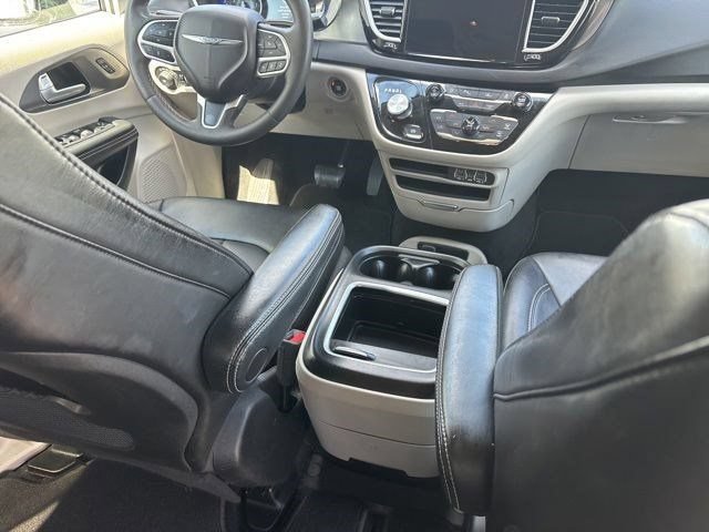 Used 2024 Chrysler Pacifica Touring-L FWD image 36