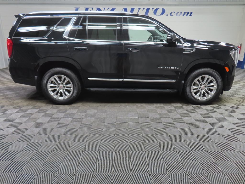 Used 2024 GMC Yukon SLT w/ SLT Luxury Package AWD/4WD image 2