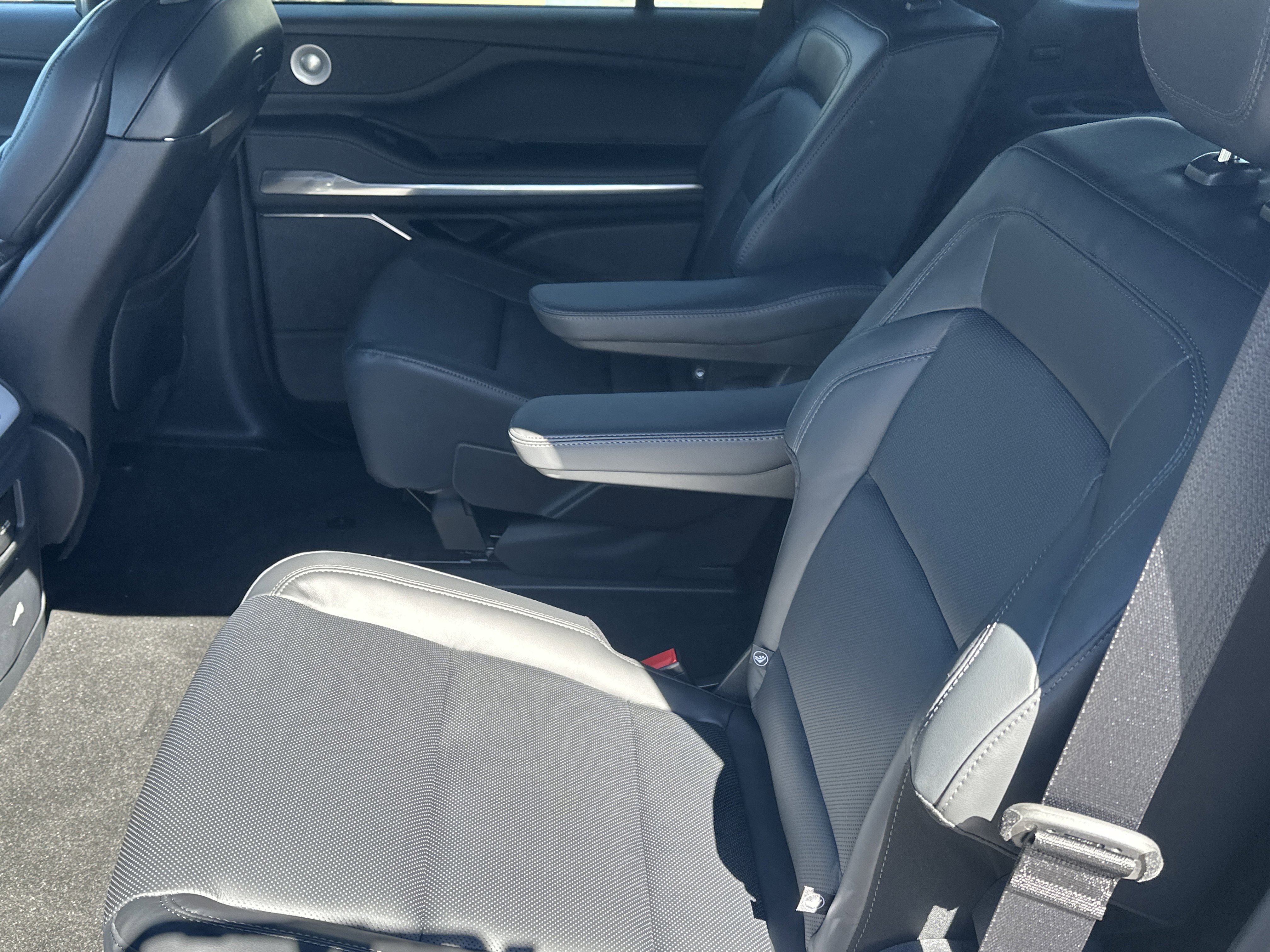 New 2025 Lincoln Navigator Reserve w/ Jet Appearance Package image 13