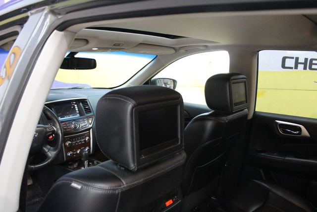 Used 2019 Nissan Pathfinder Platinum AWD/4WD image 9