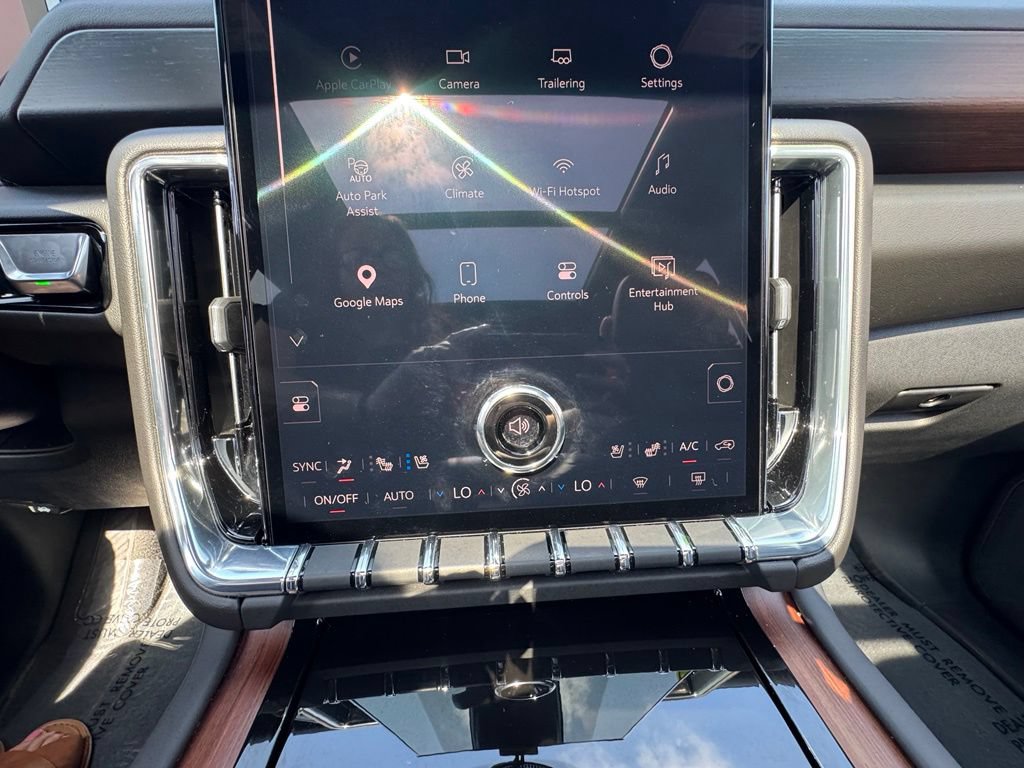 Used 2025 GMC Yukon Denali w/ Denali Reserve Package AWD/4WD image 28