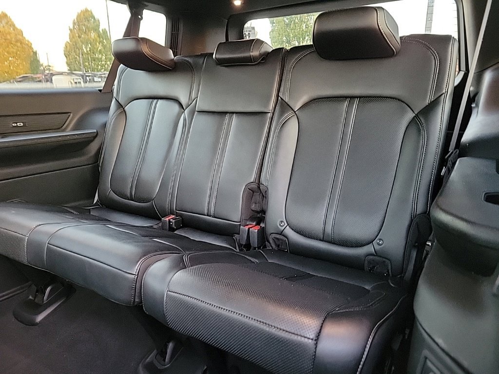 Used 2024 Jeep Wagoneer L Series II AWD/4WD image 13