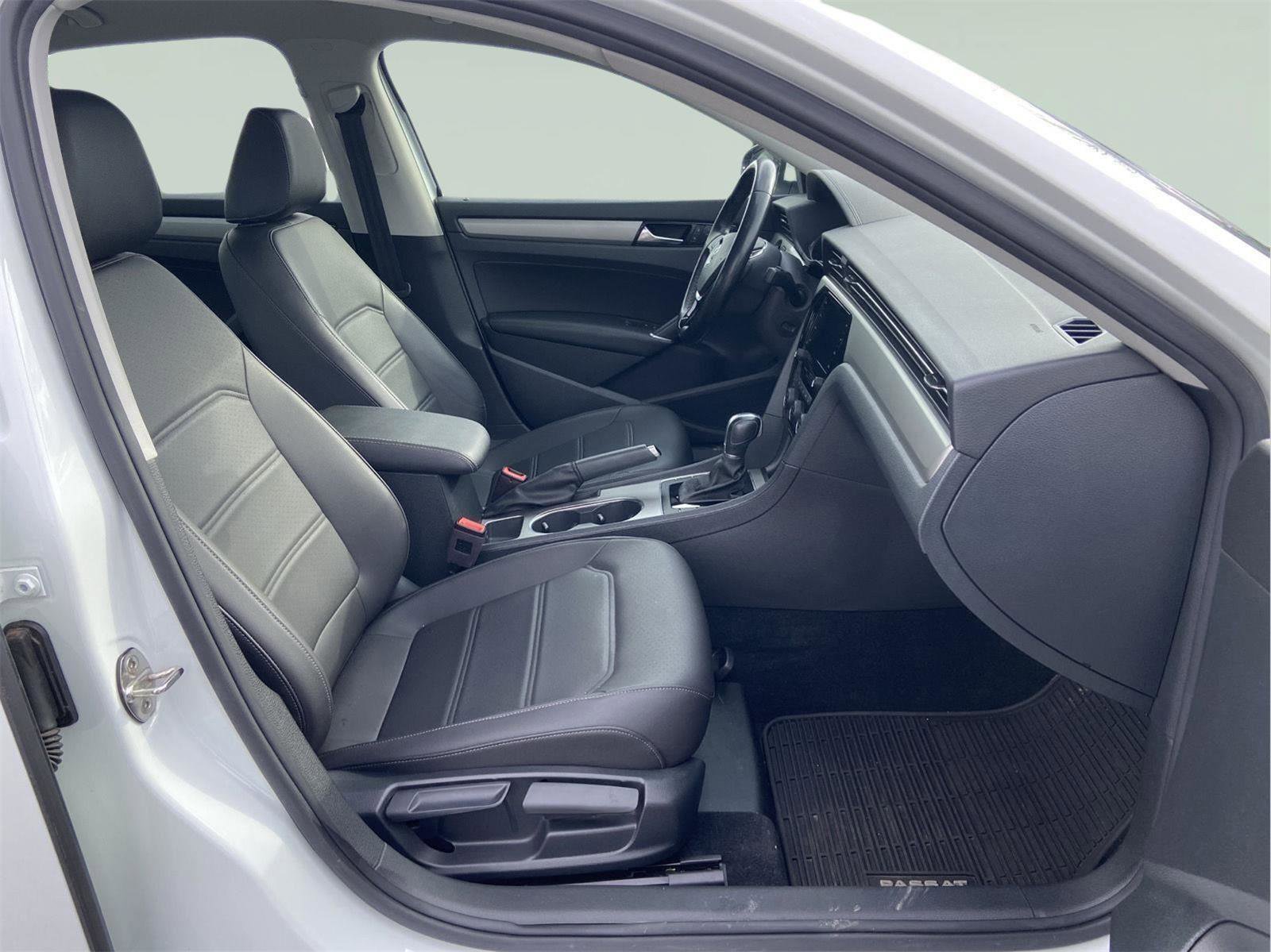 Used 2020 Volkswagen Passat 2.0T SE image 18