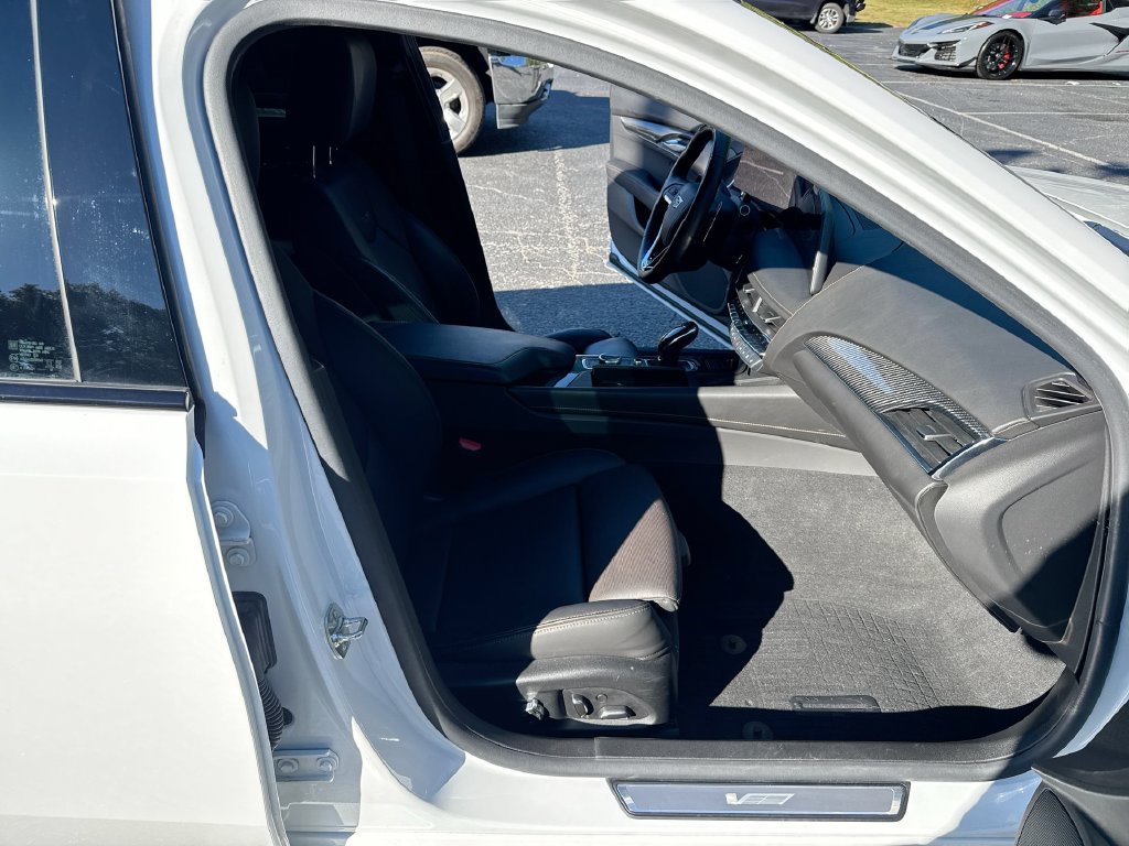 Used 2025 Cadillac CT5 V w/ Technology Package RWD image 32