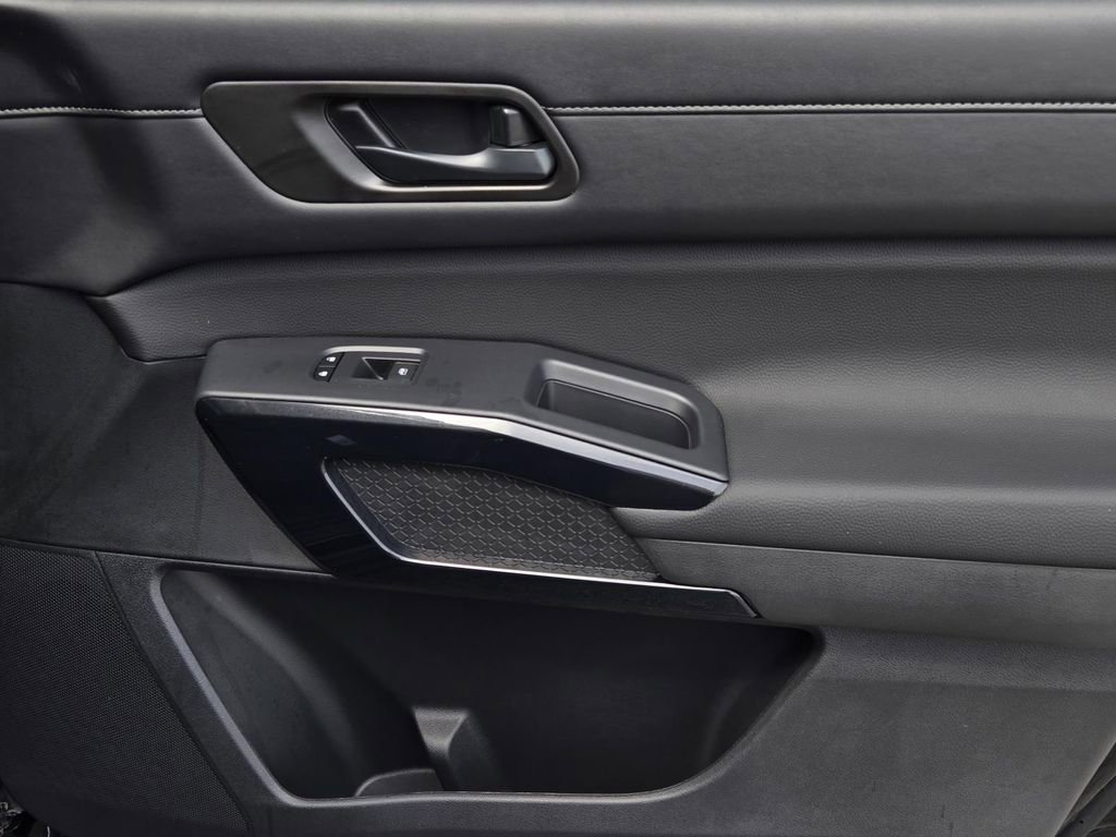 New 2026 Nissan Pathfinder SV image 8