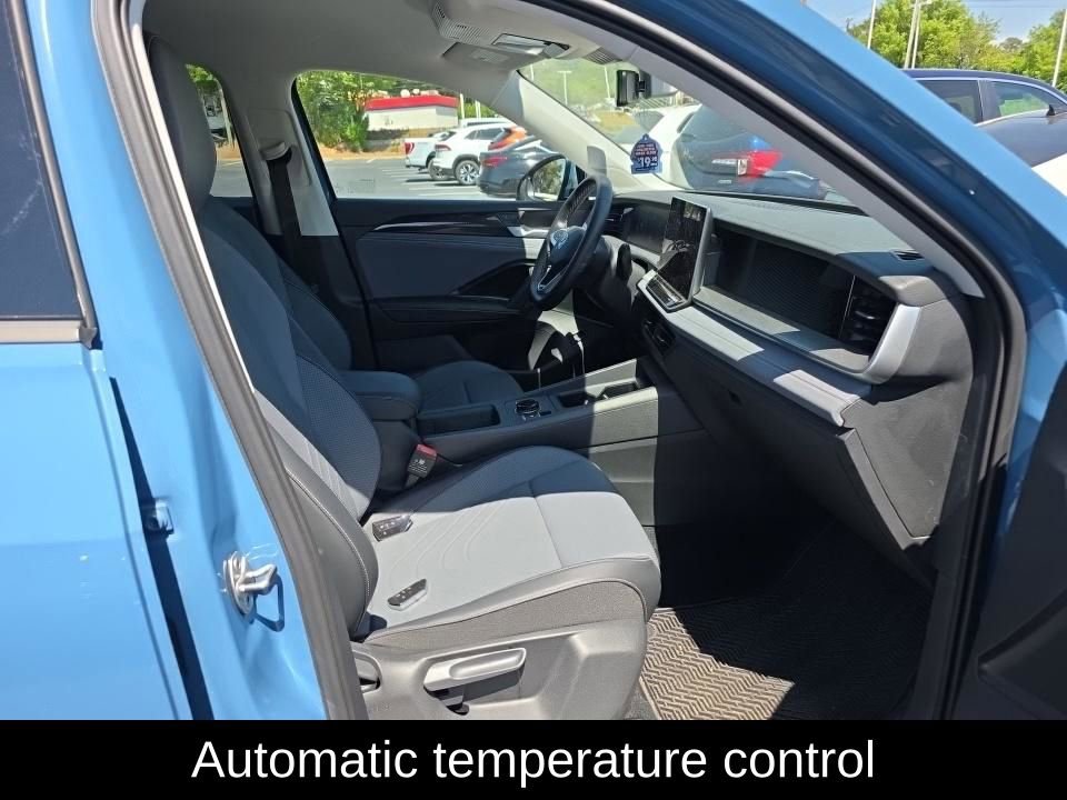 Used 2025 Volkswagen Tiguan SE FWD image 7